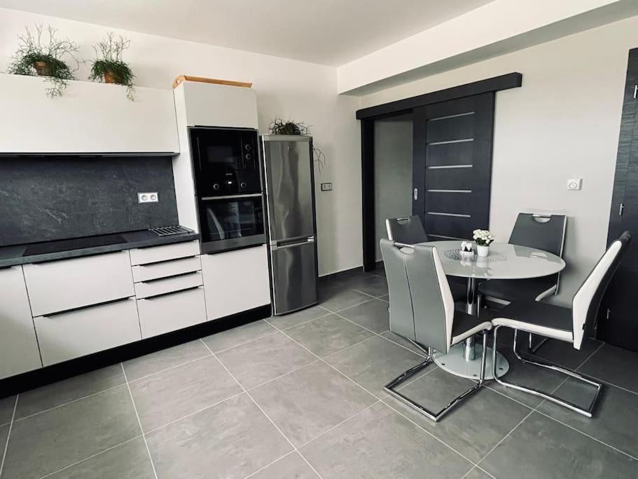 Apartment U Trati